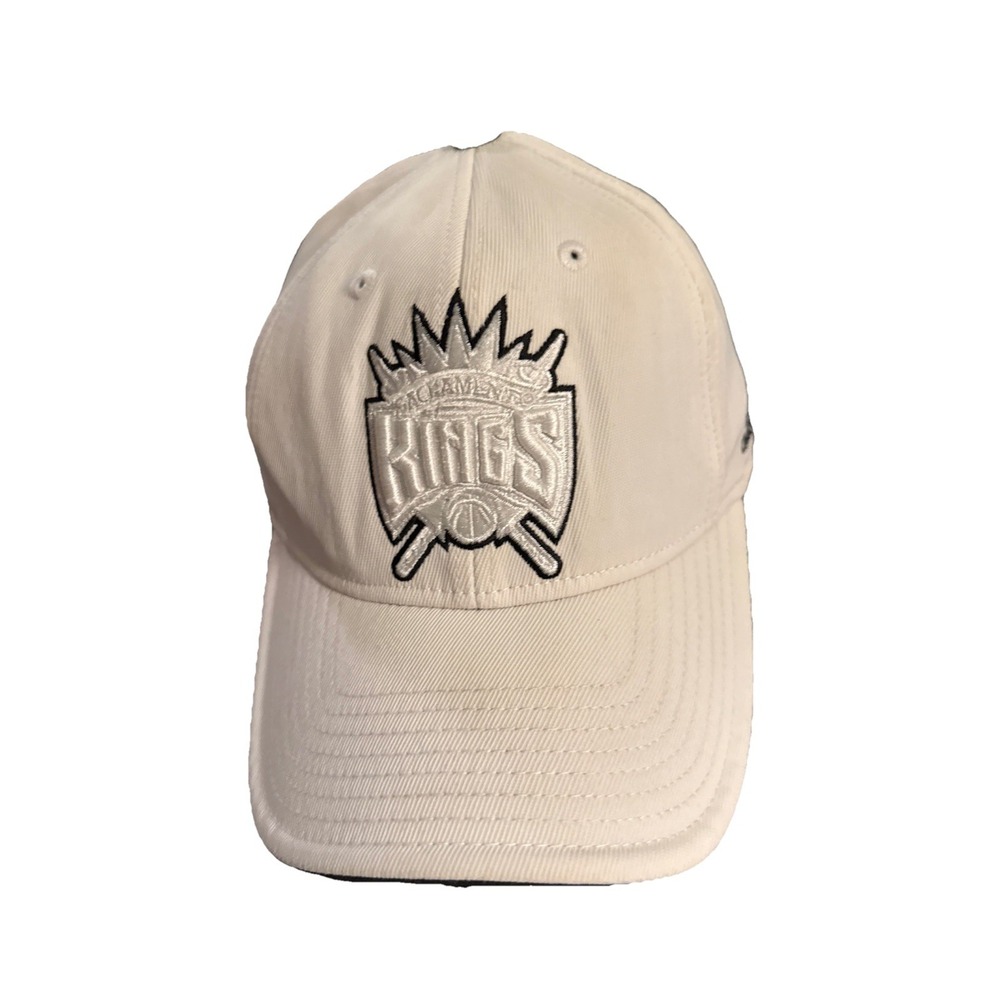 Sacramento Kings Hat Cap‎ Fitted Mens White Black NBA Basketball Adidas OSfM H2